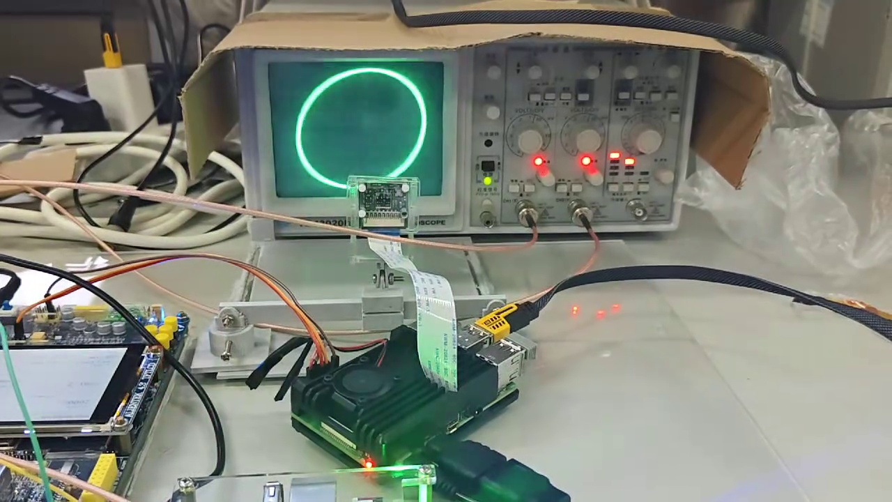 10 kHz 附近得到的圆形李萨如图形